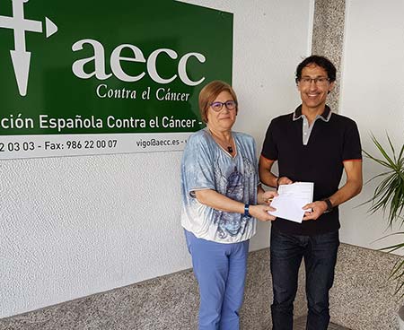 Carlos M. Corral, presidente de APROSAL, realiza donación a la AECC, de los beneficios de la venta de su libro 